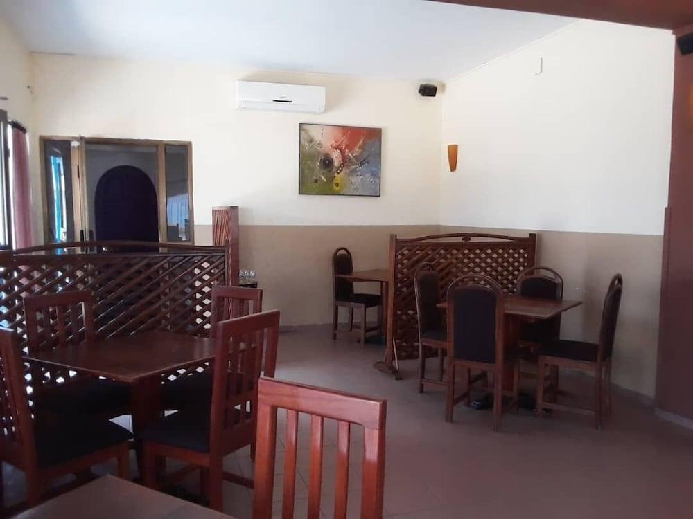 Acropole Hotel Cotonou Esterno foto