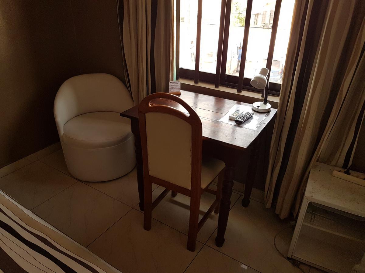 Acropole Hotel Cotonou Esterno foto