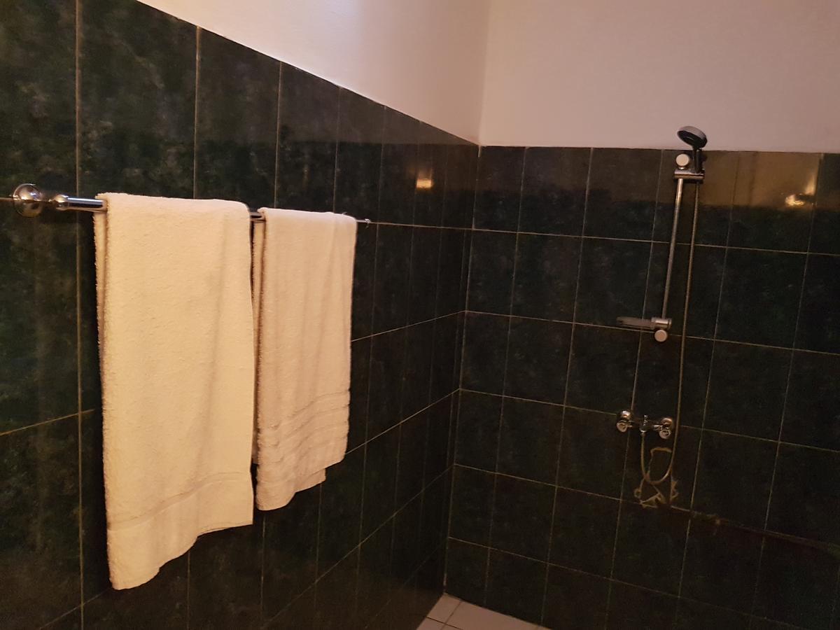 Acropole Hotel Cotonou Esterno foto