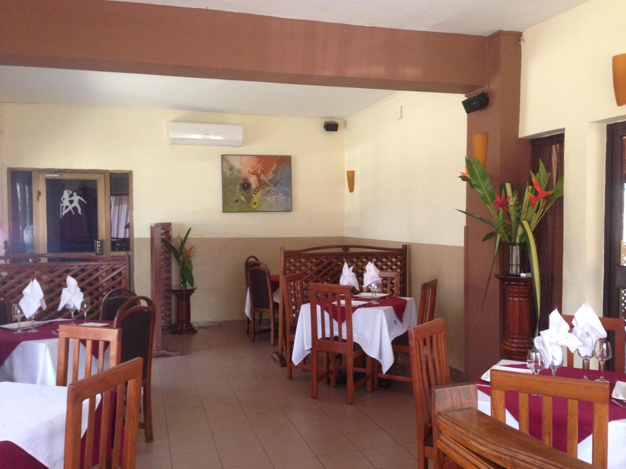 Acropole Hotel Cotonou Esterno foto