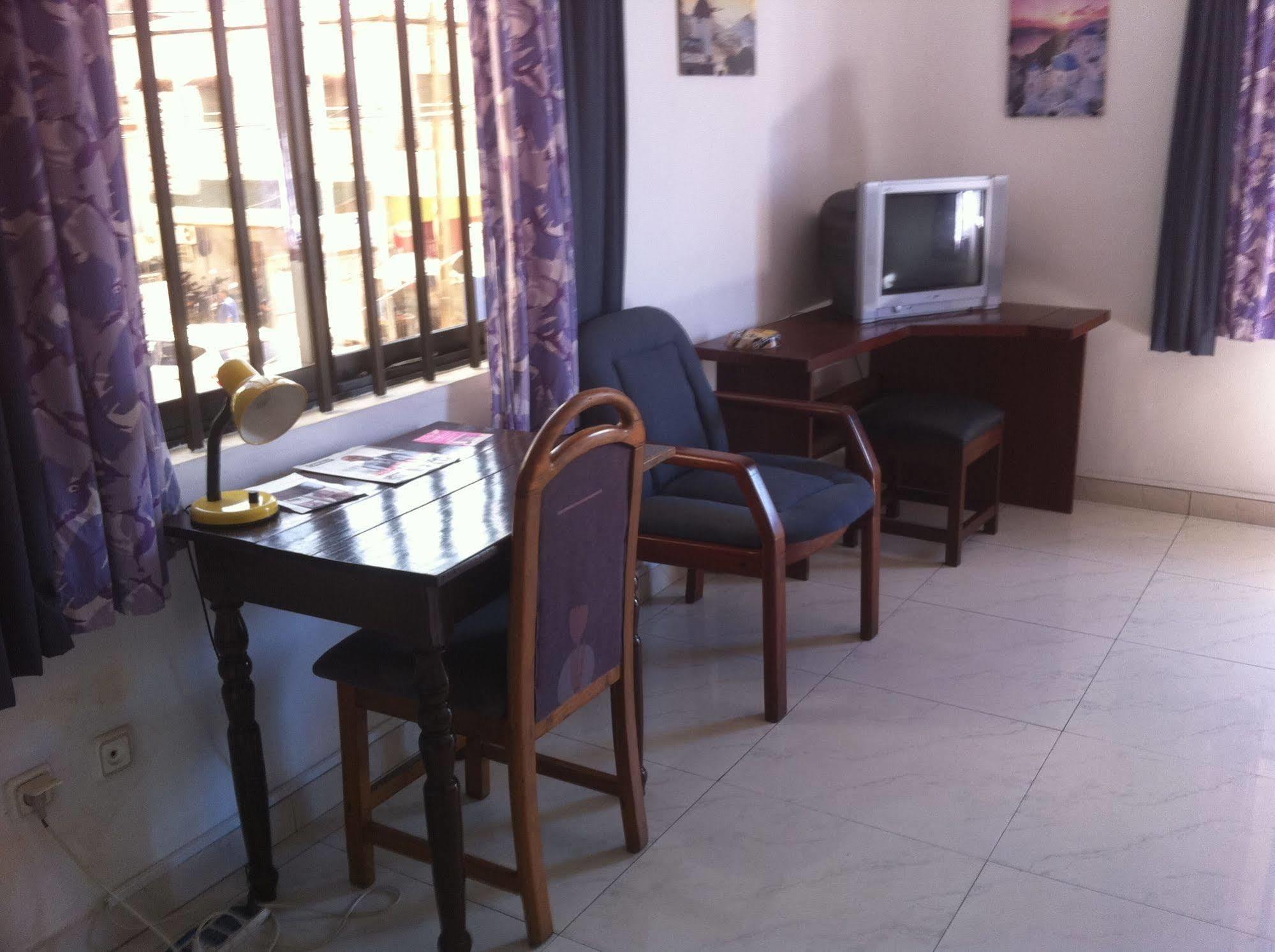 Acropole Hotel Cotonou Esterno foto